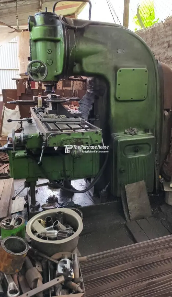 MILLING MACHINE