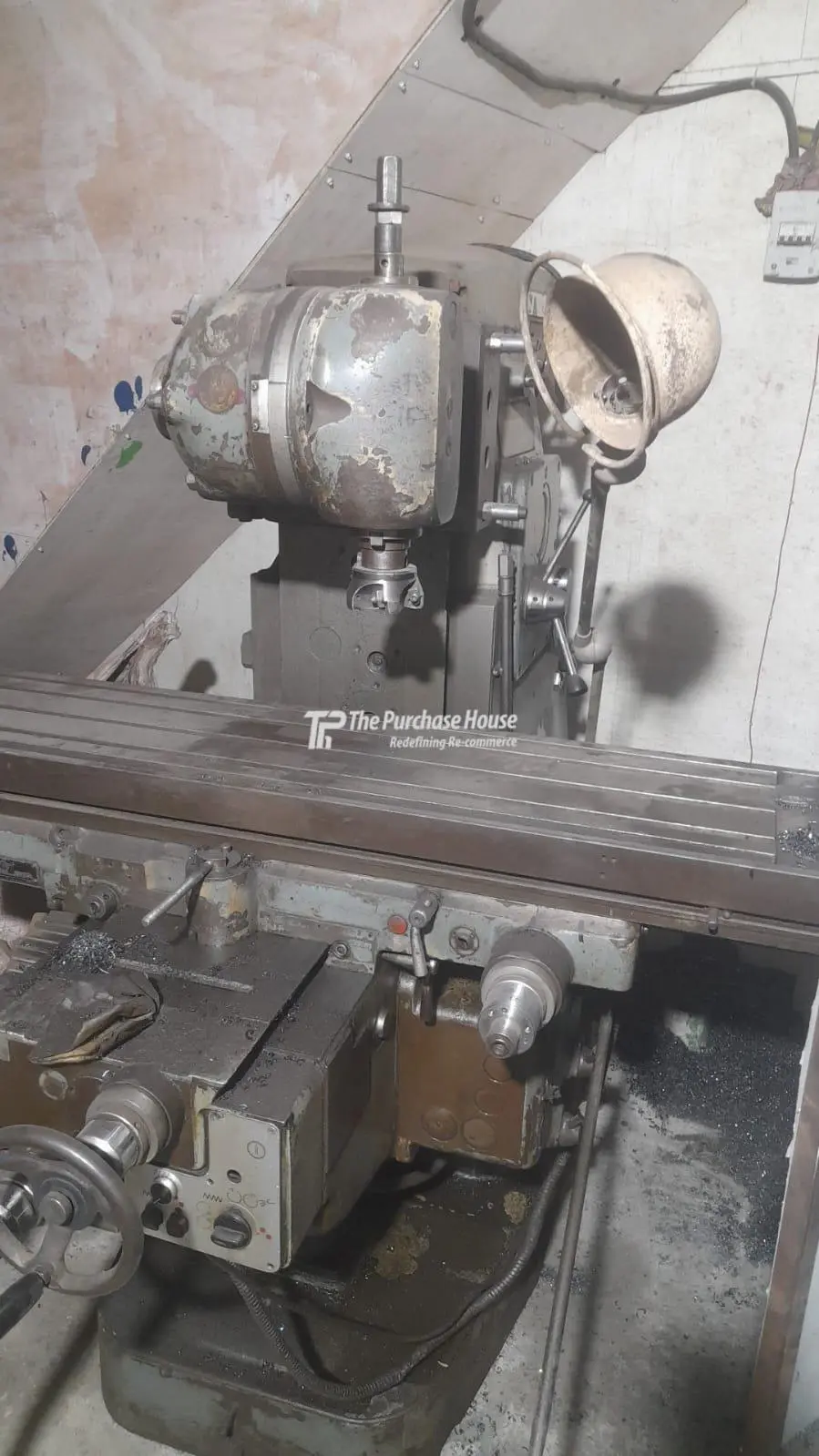 MILLING MACHINE