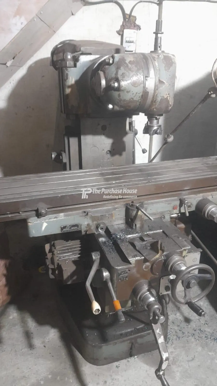 MILLING MACHINE