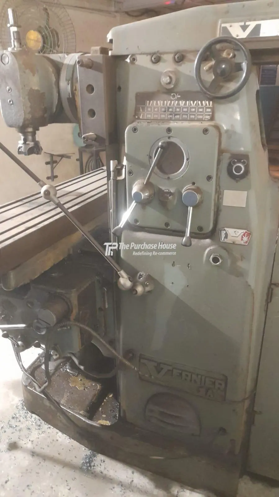 MILLING MACHINE