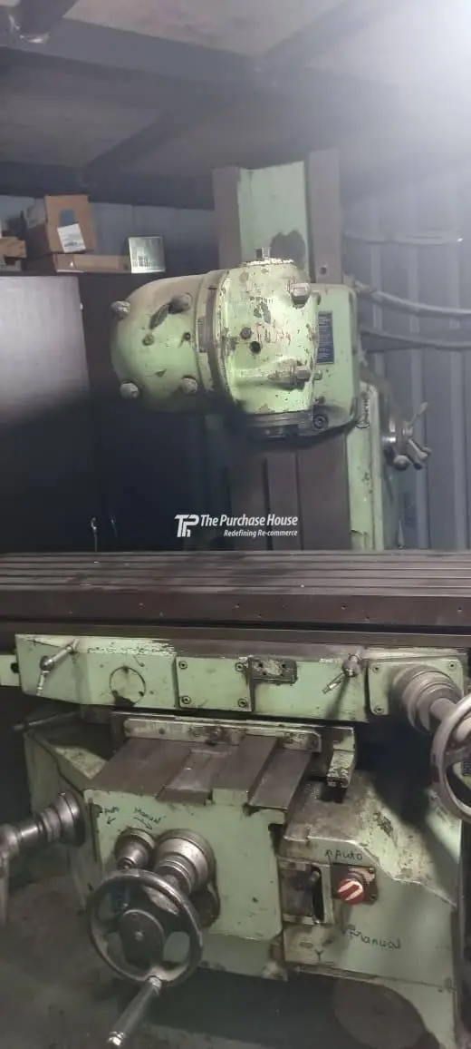 UNIVERSAL MILLING MACHINE