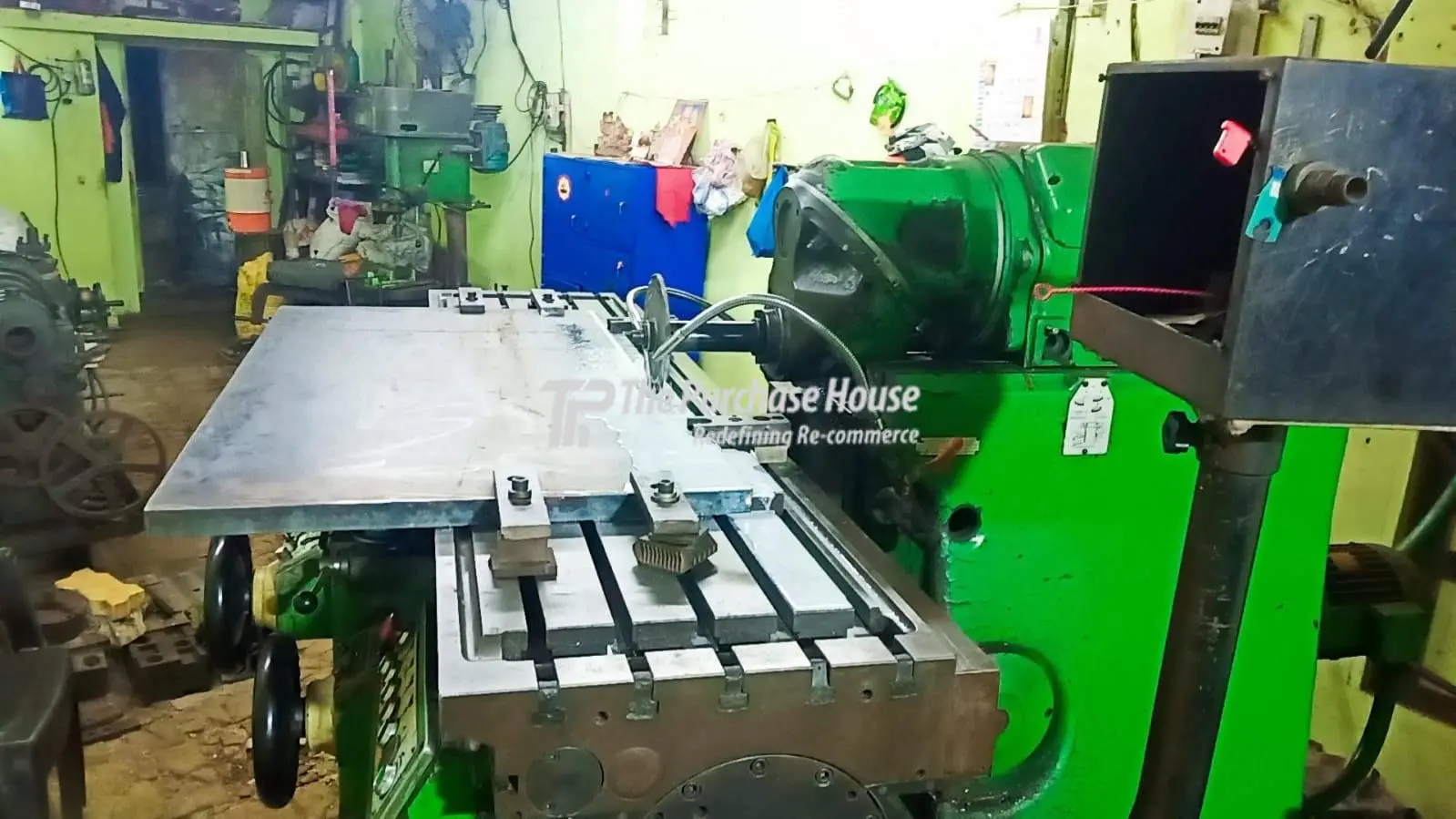 UNIVERSAL MILLING MACHINE