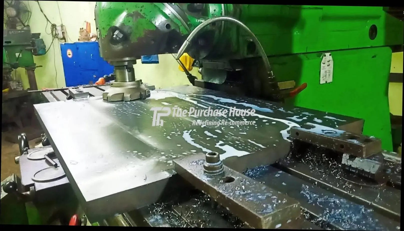 UNIVERSAL MILLING MACHINE