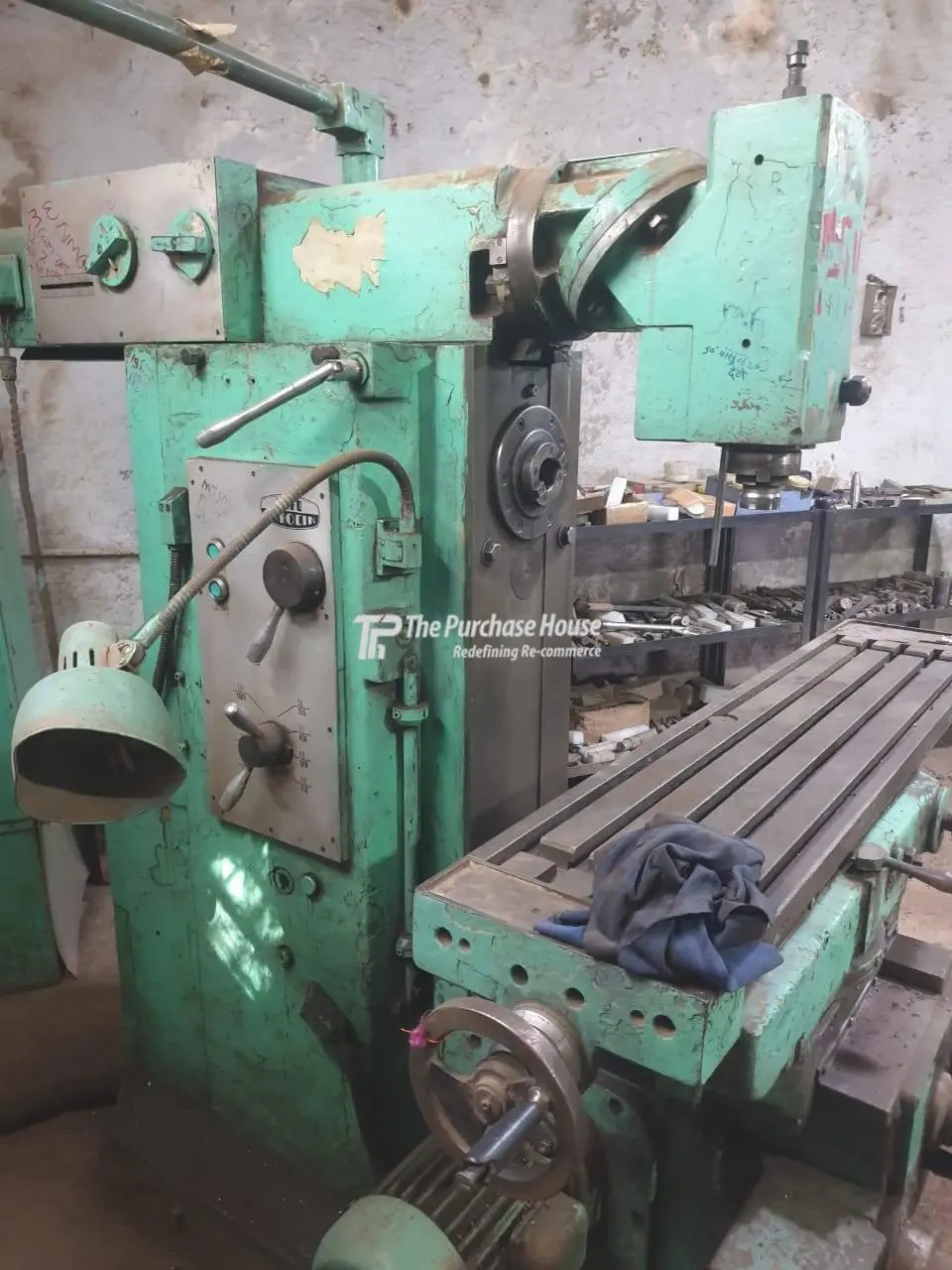 MILLING MACHINE