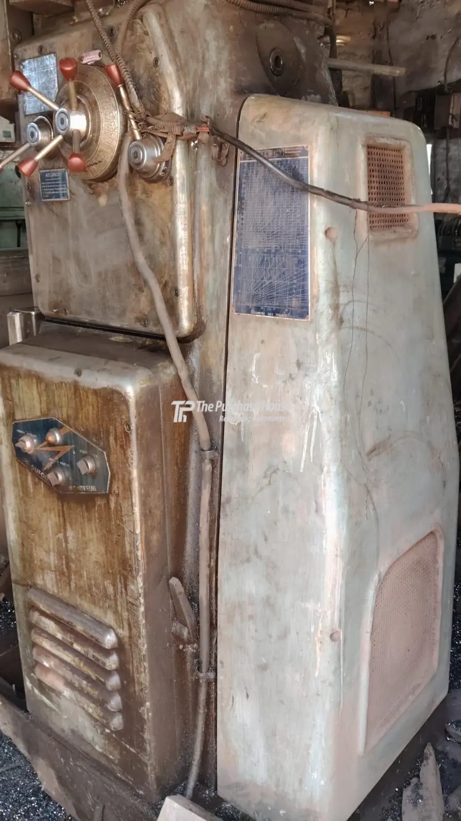 UNIVERSAL MILLING MACHINE