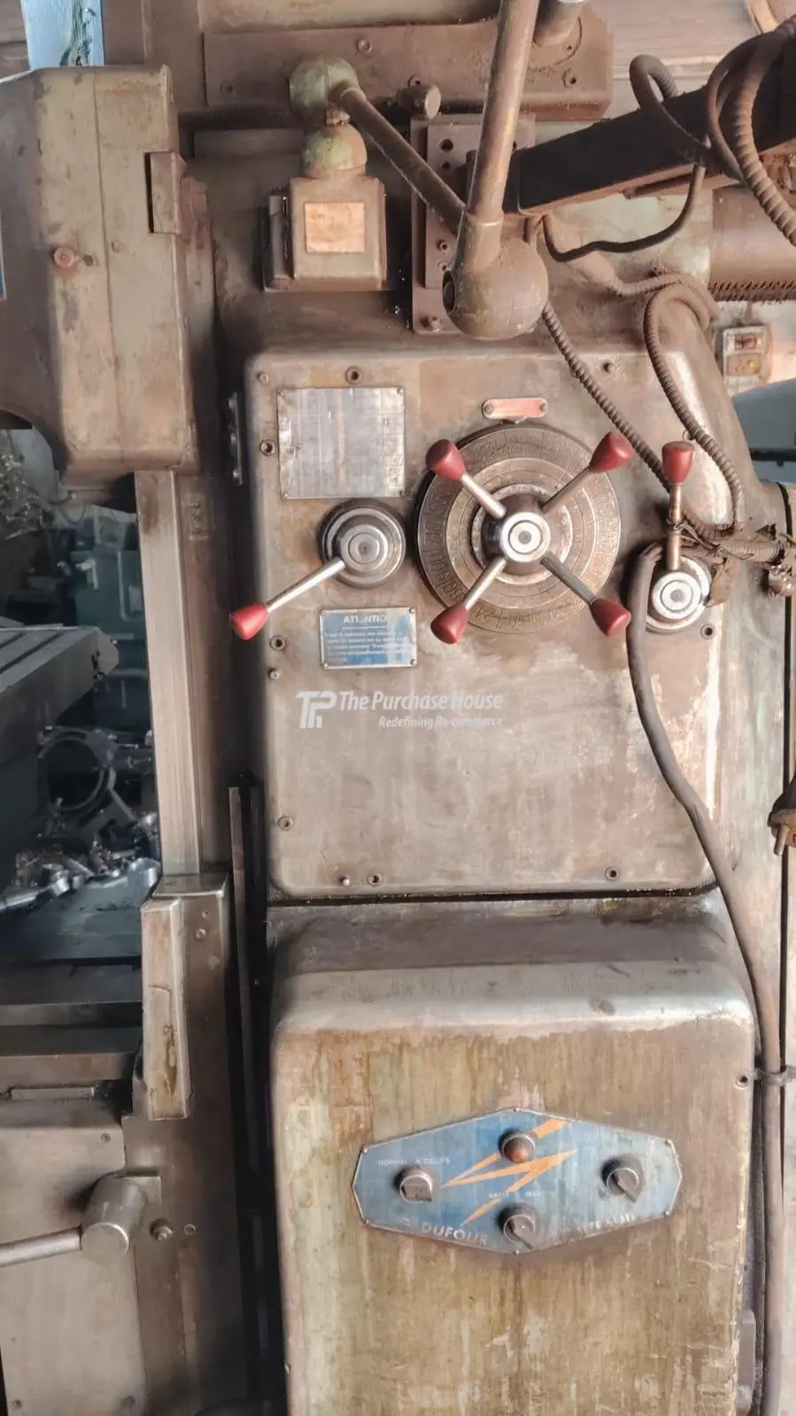 UNIVERSAL MILLING MACHINE