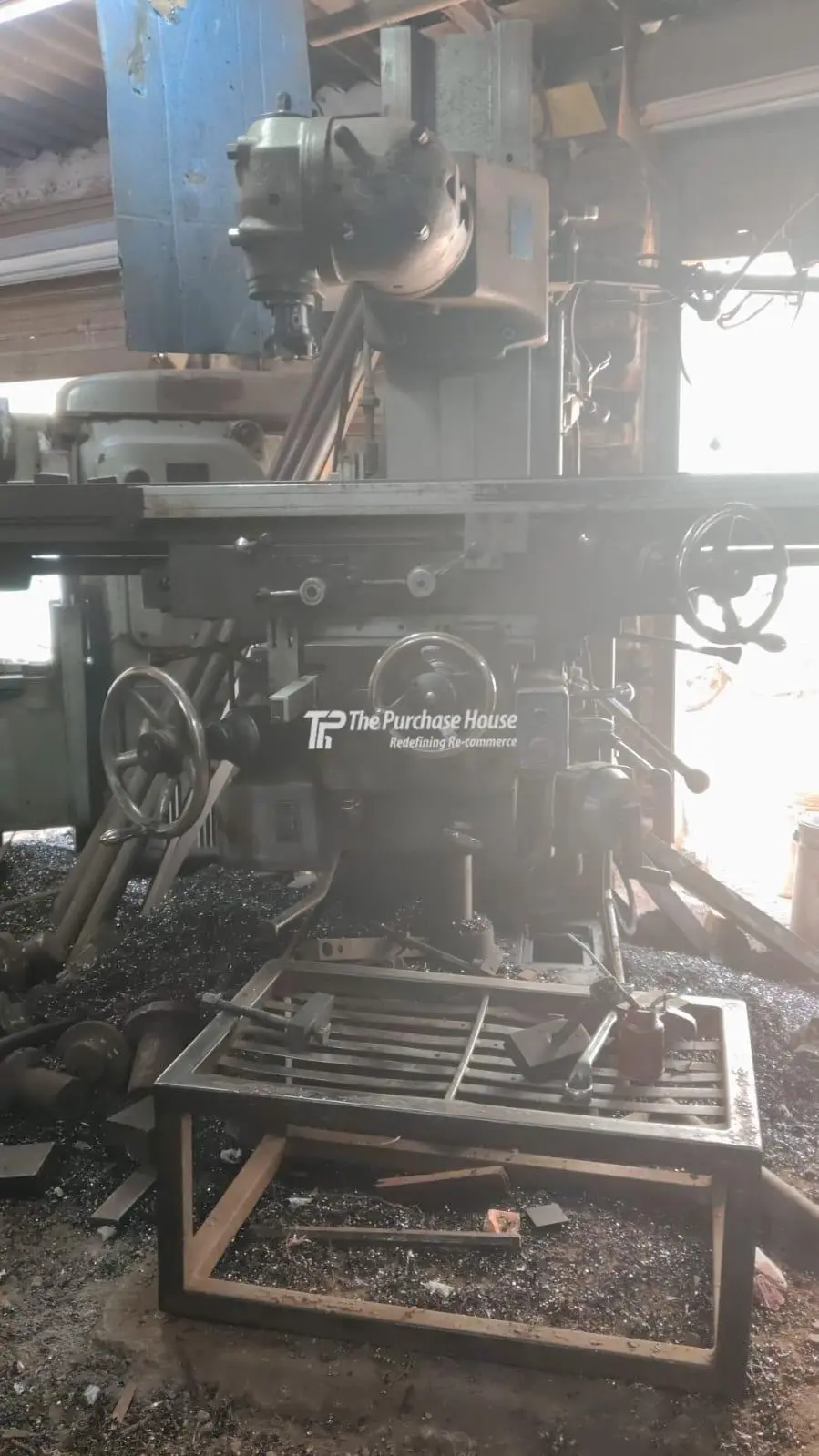 UNIVERSAL MILLING MACHINE