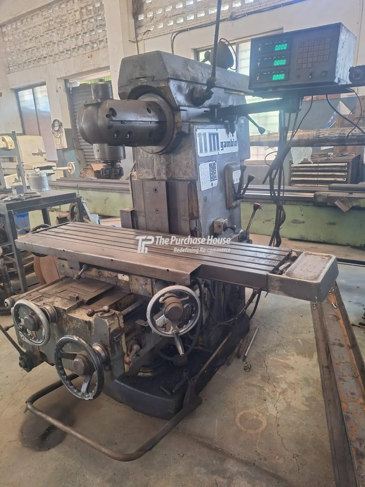 MILLING MACHINE