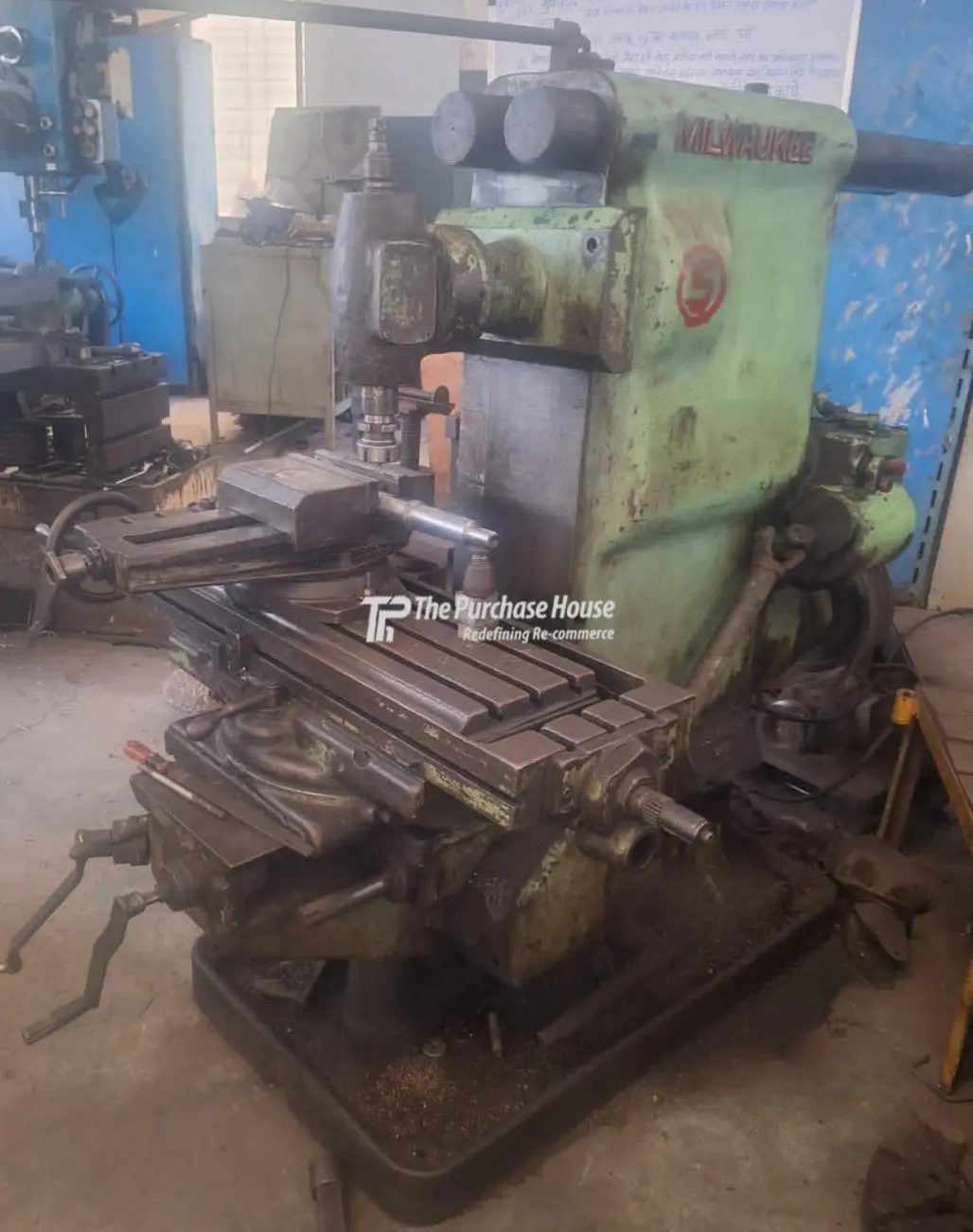MILLING MACHINE
