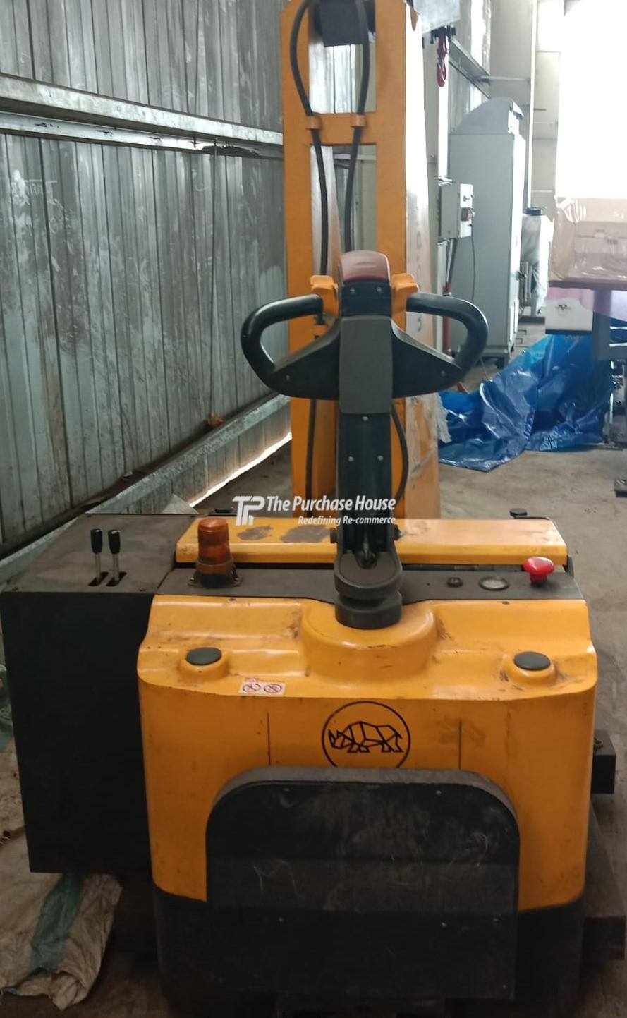 MOBILE FLOOR CRANE