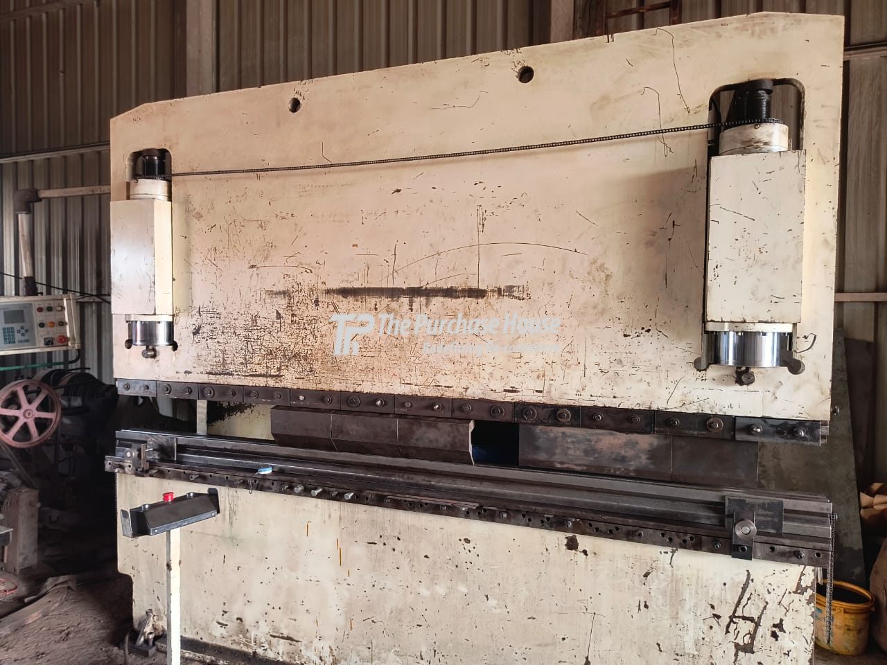 NC PRESS BRAKE MACHINE