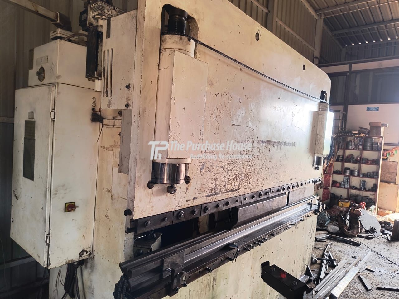NC PRESS BRAKE MACHINE