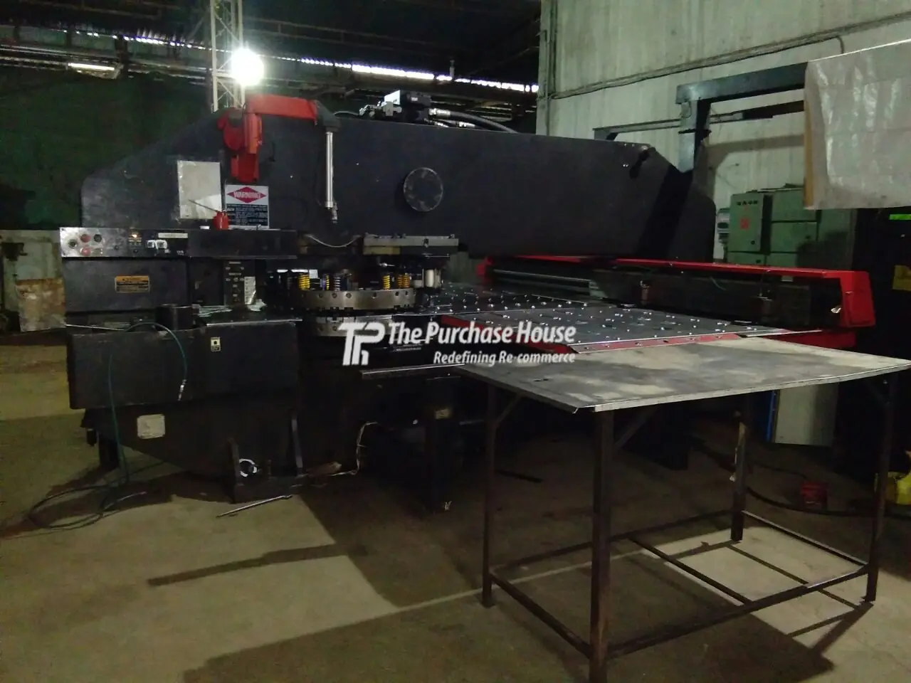 High Precision CNC Turret Punch Machine for Industry