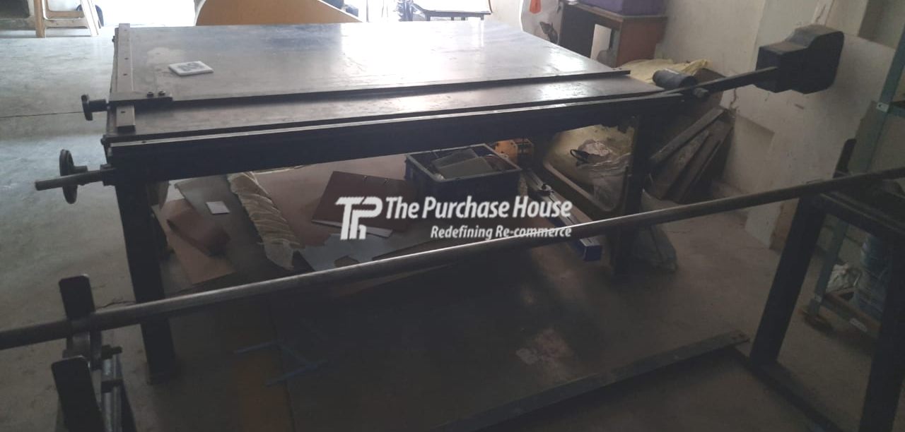 PAPER AND METAL CUTTING MACHINE