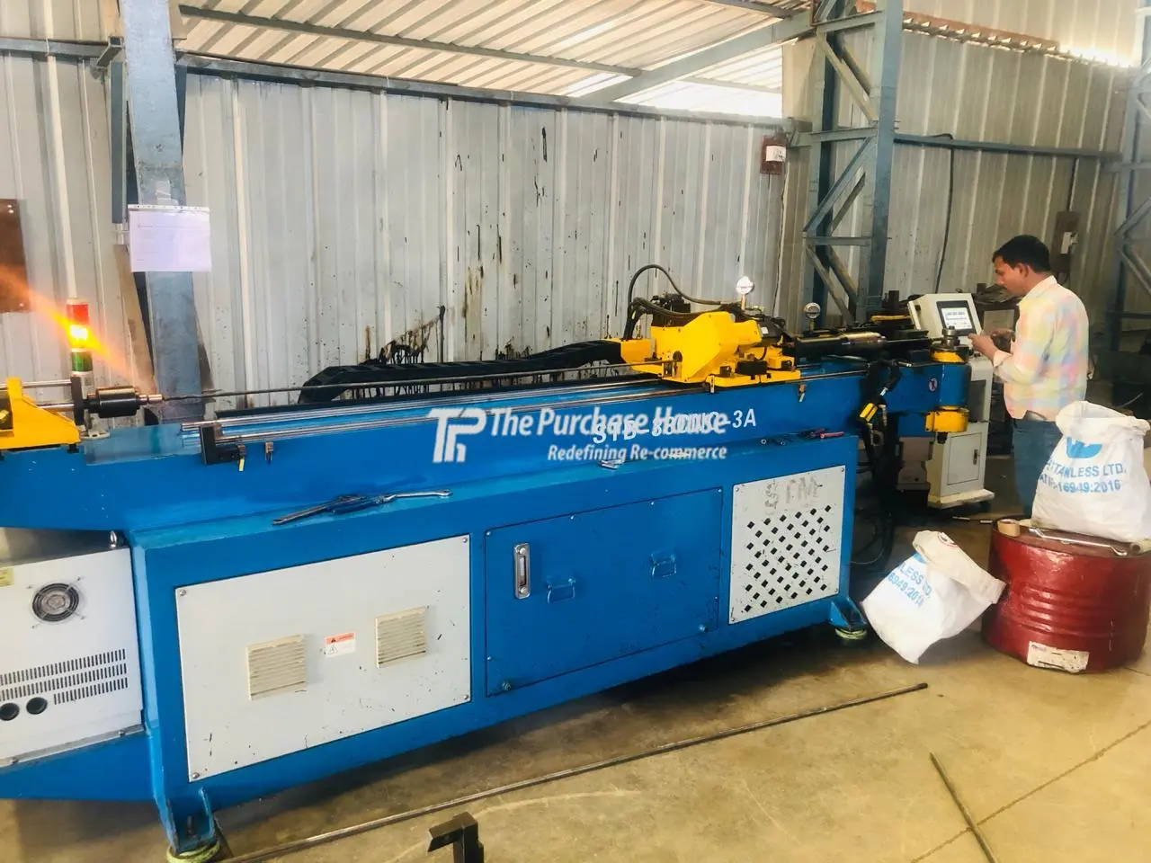 PIPE OR TUBE BENDING MACHINE