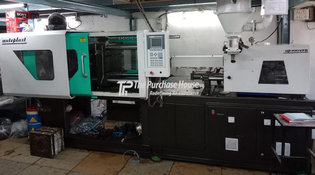 PLASTIC INJECTION MOULDING MACHINE