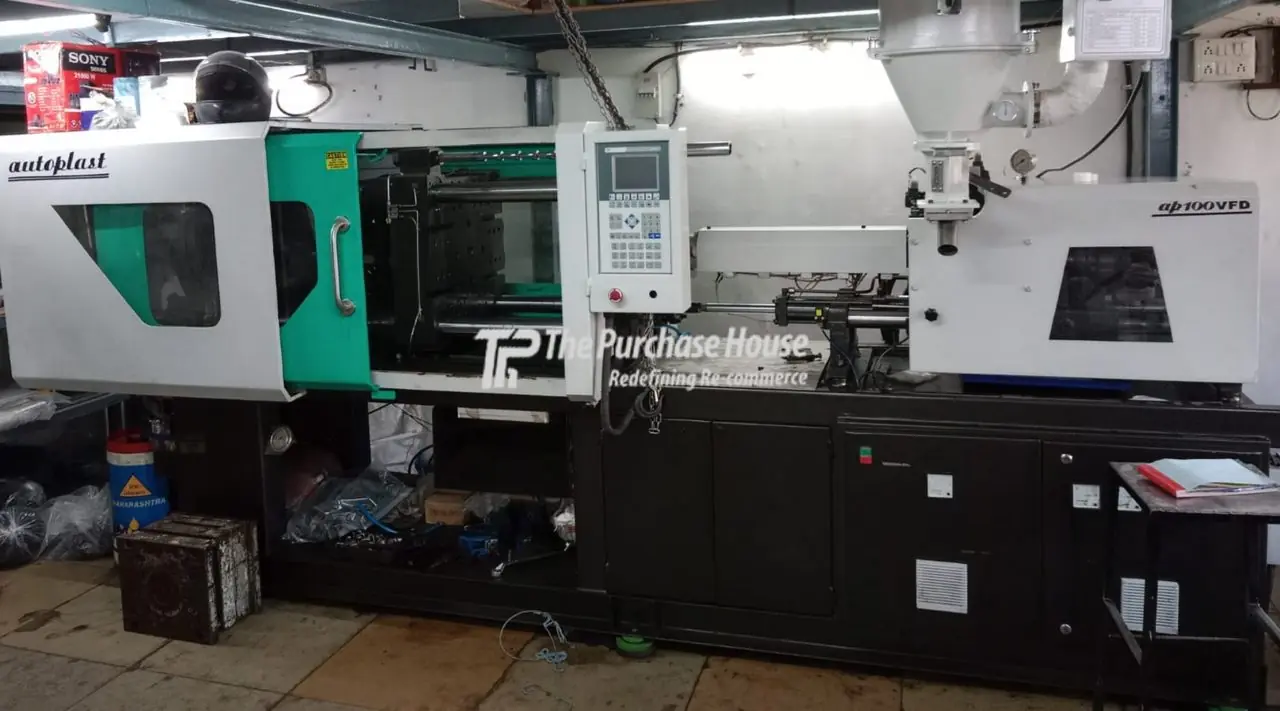 INJECTION MOULDING MACHINE