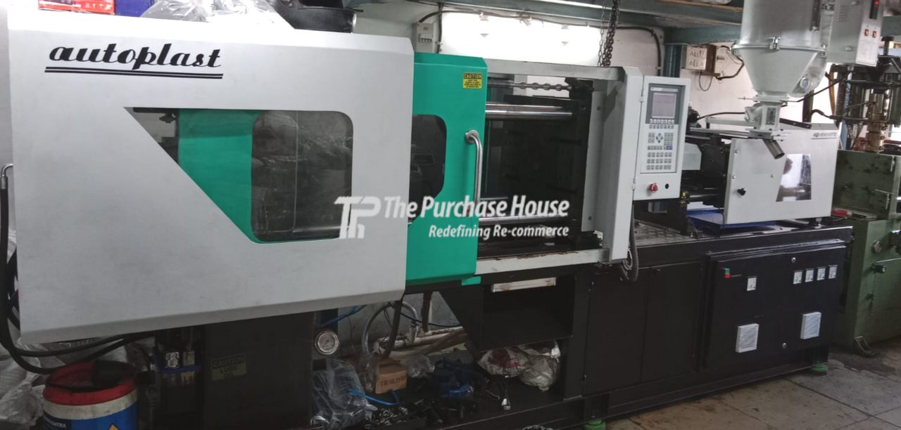 PLASTIC INJECTION MOULDING MACHINE