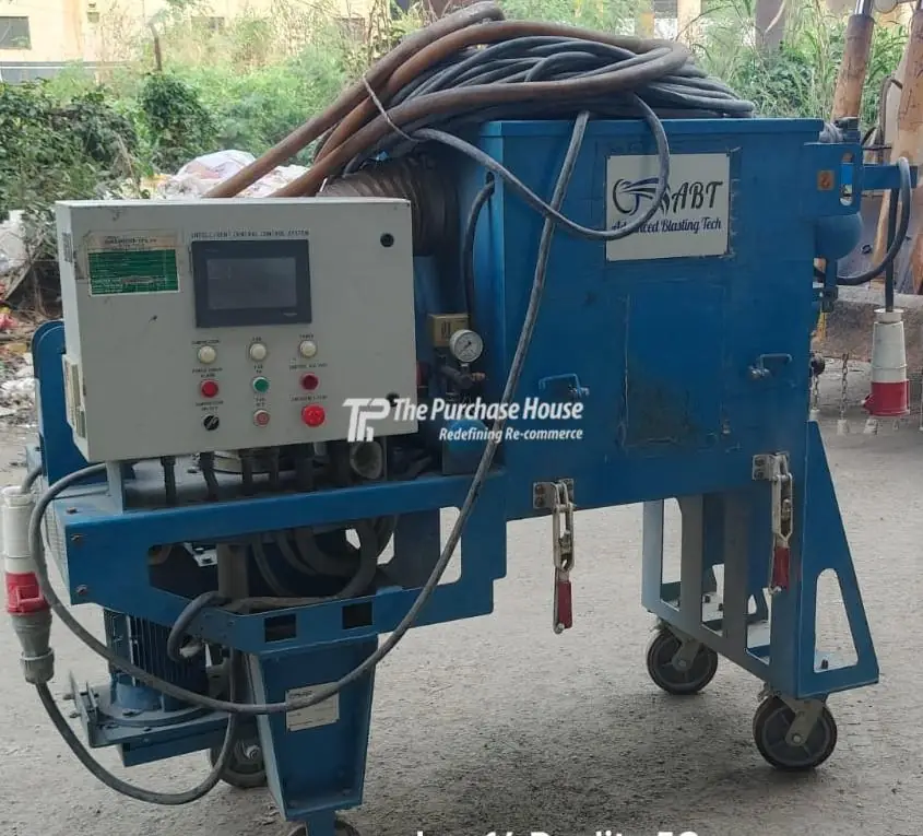 Blasting machine for metal surface cleaning