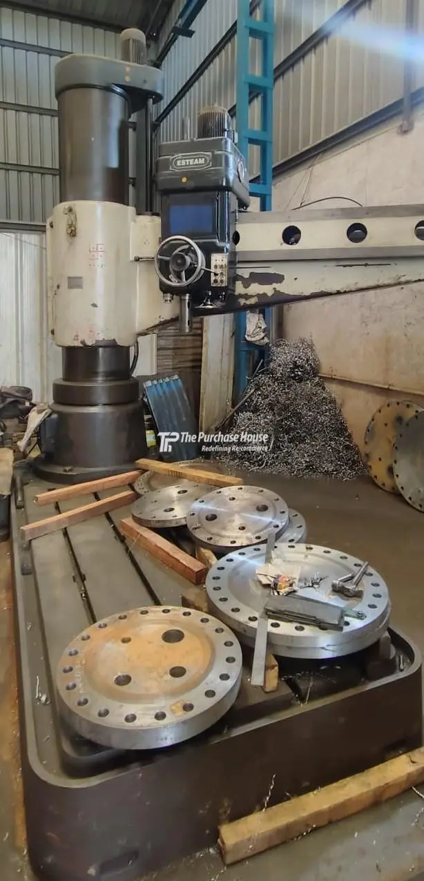 RADIAL DRILL MACHINE