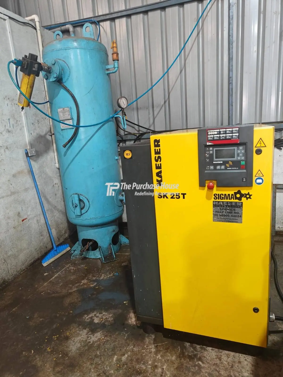 SCREW AIR COMPRESSOR