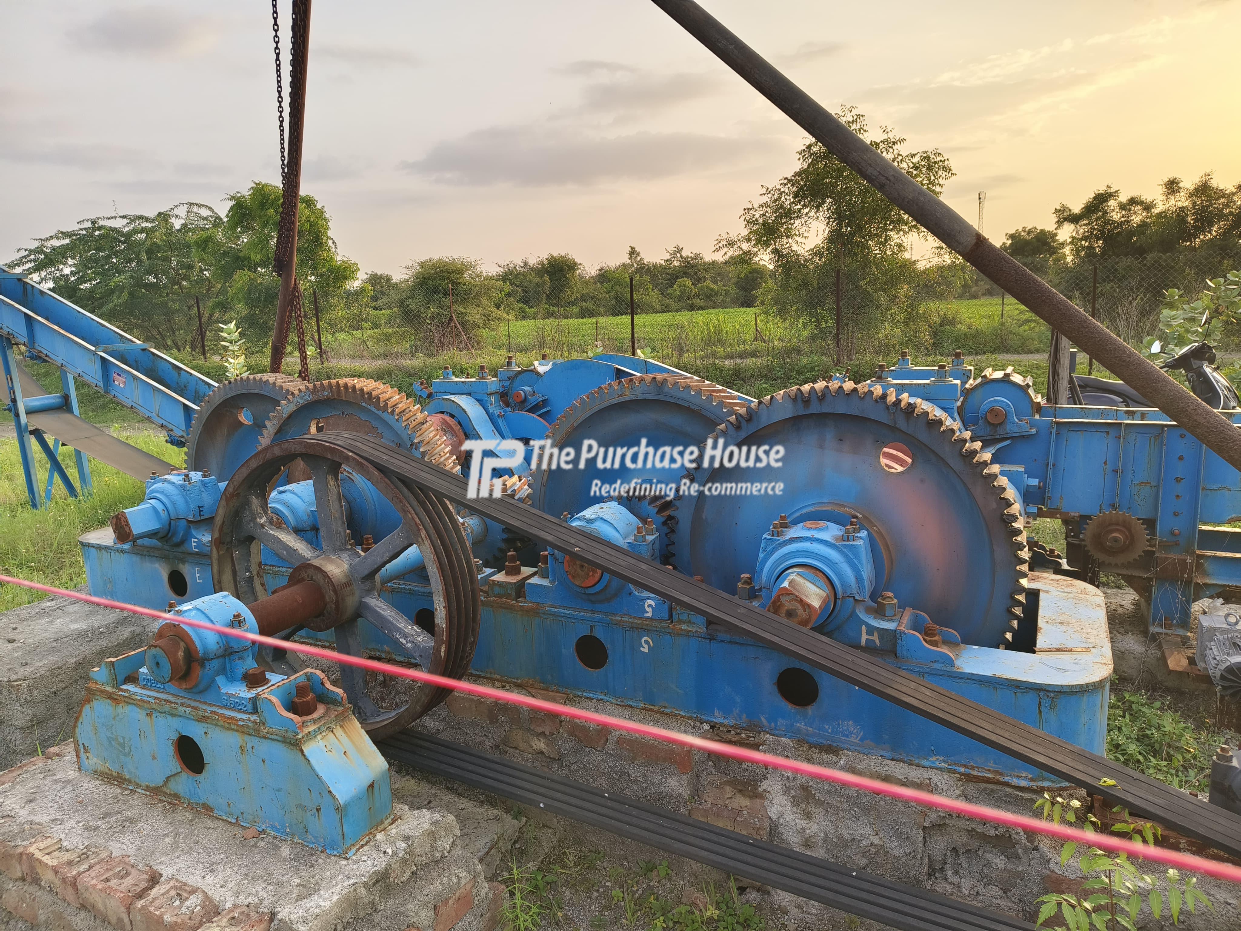 SUGARCANE CRUSHING MACHINE