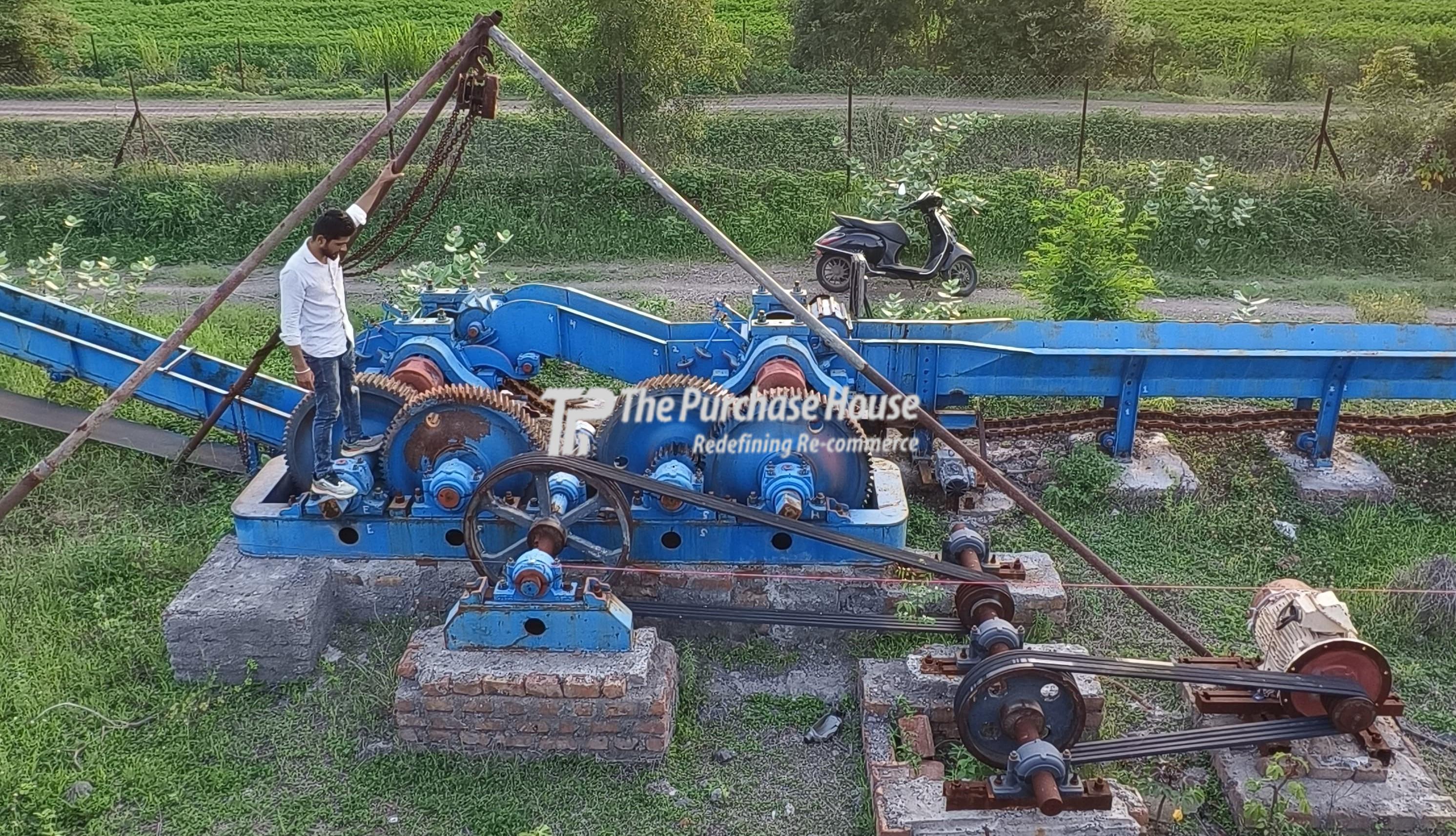 SUGARCANE CRUSHING MACHINE
