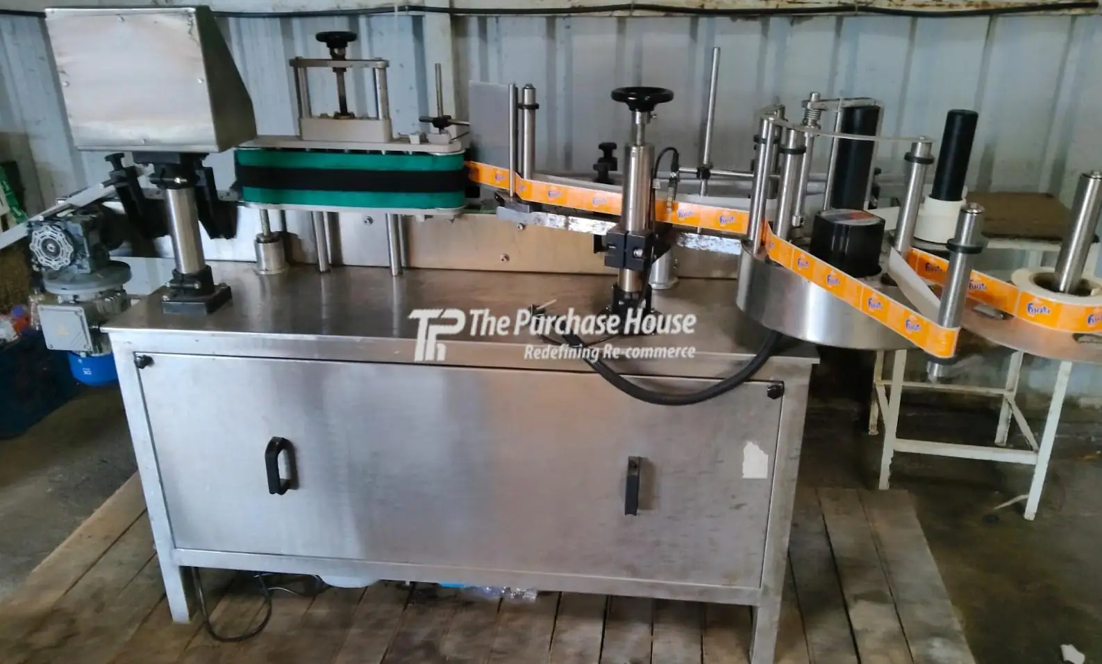 STICKER LABELLING MACHINE