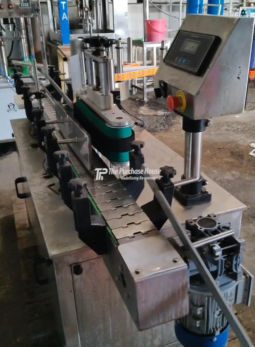 Sticker labelling machine for bottles and containers