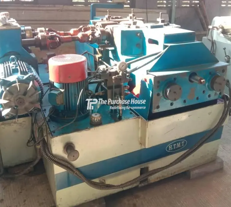 Thread rolling machine for bolt and screw thread forming