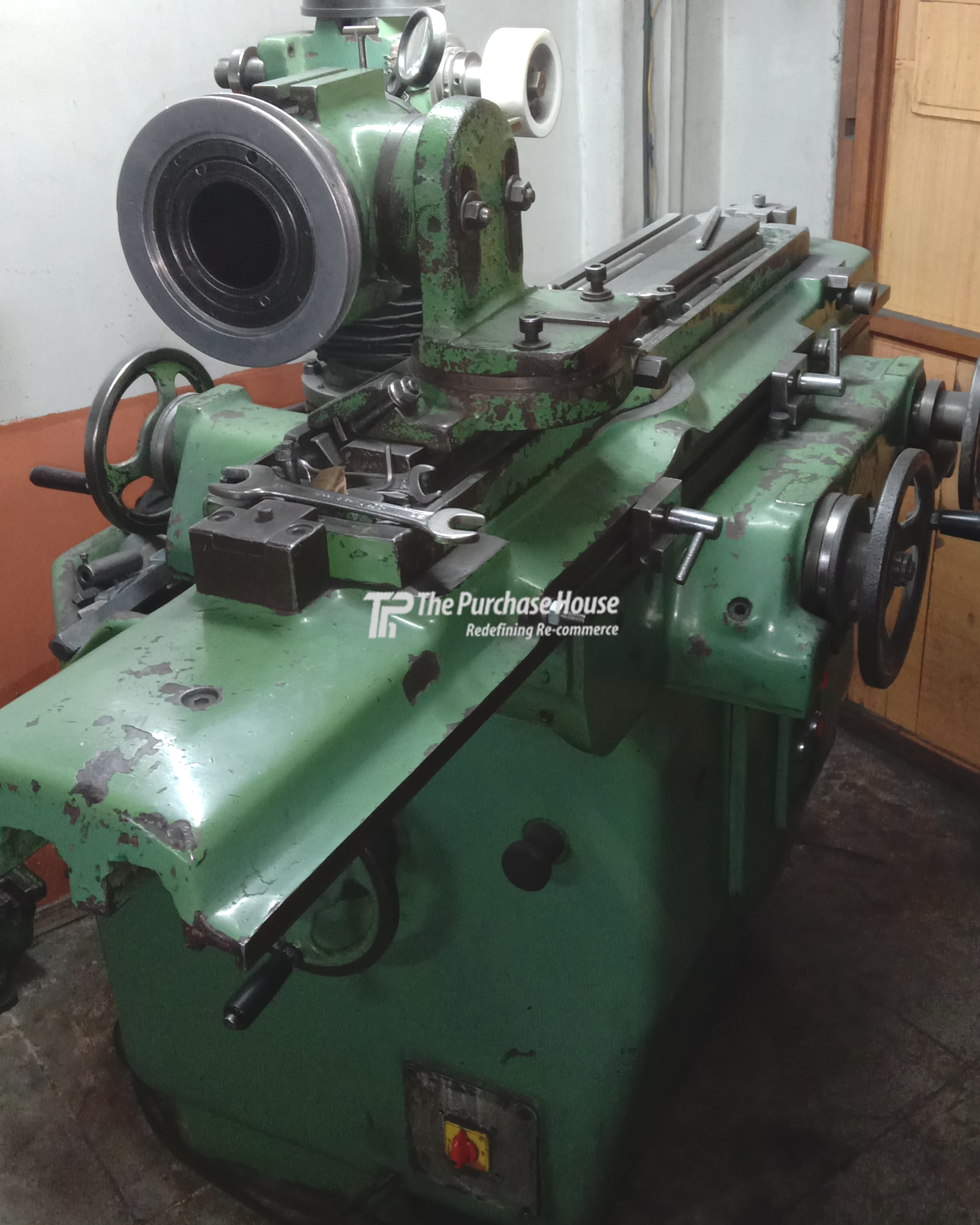 TOOL AND CUTTER GRINDER MACHINE