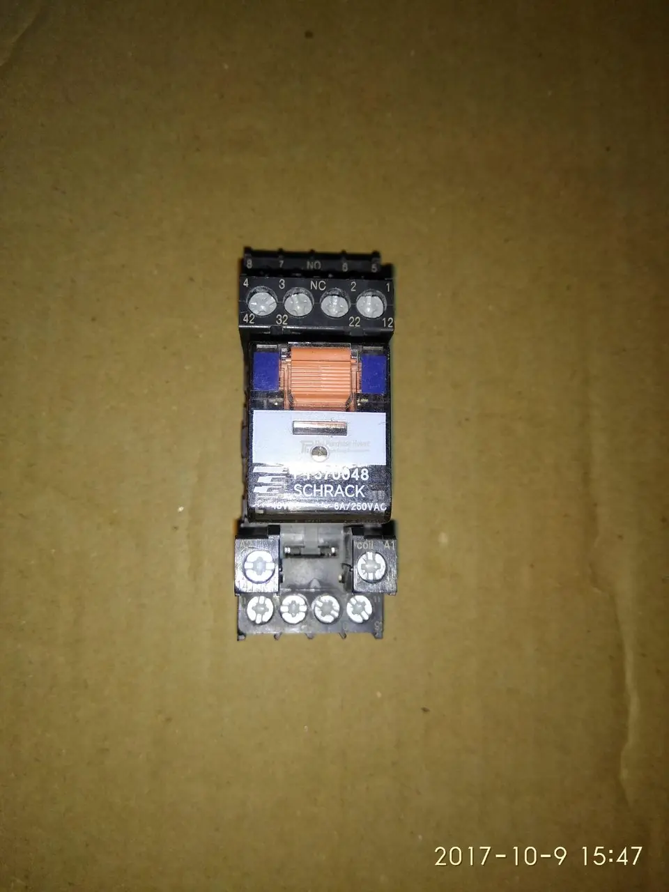 RELAY WITH BASE + CLIP