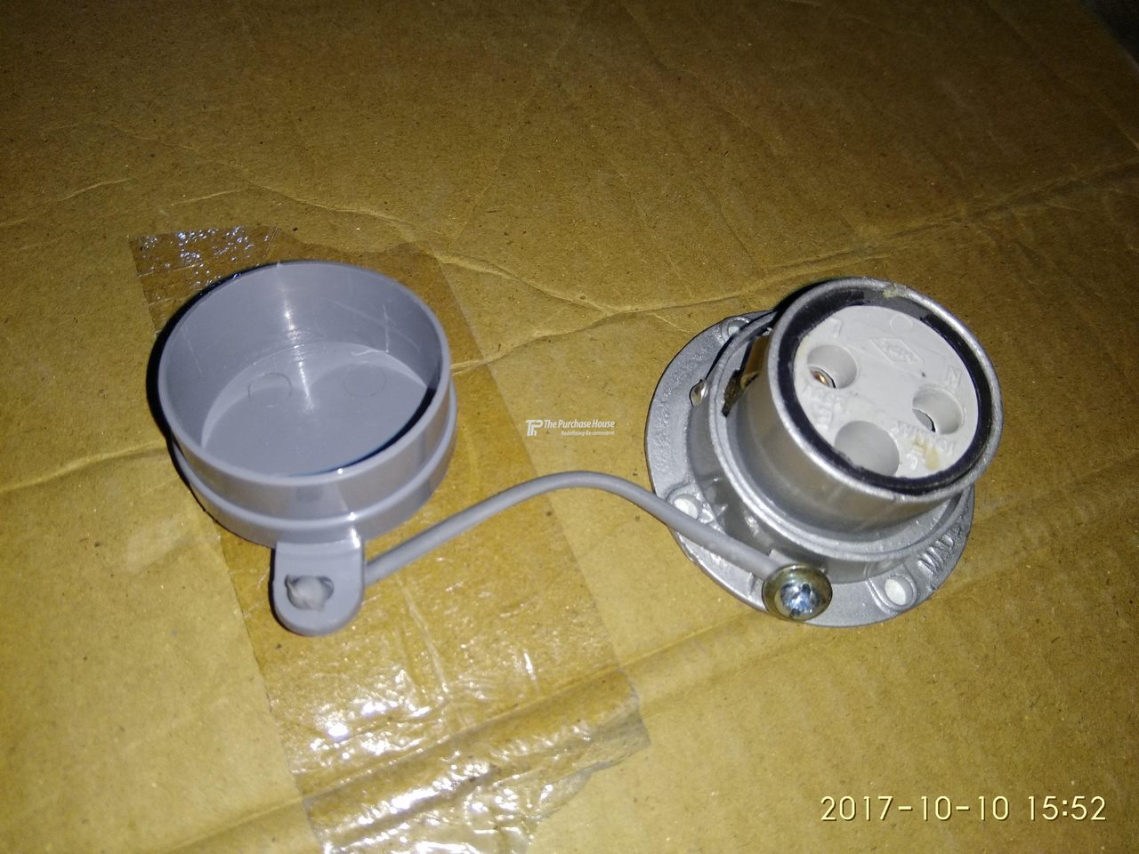 SOCKET METAL CLAUD