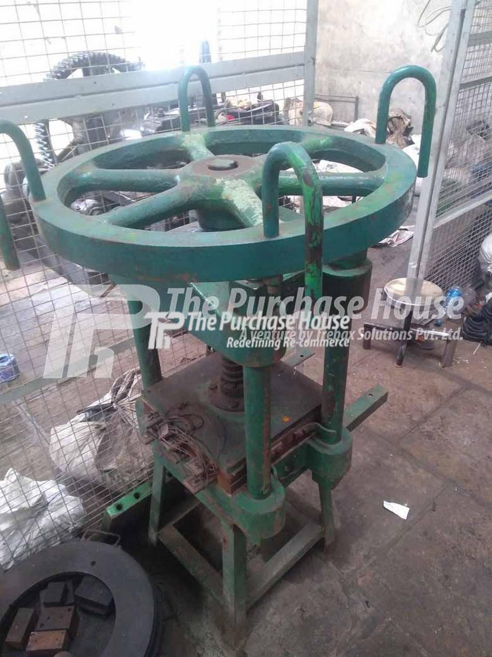 HAND PRESS RUBBER MOULDING MACHINE