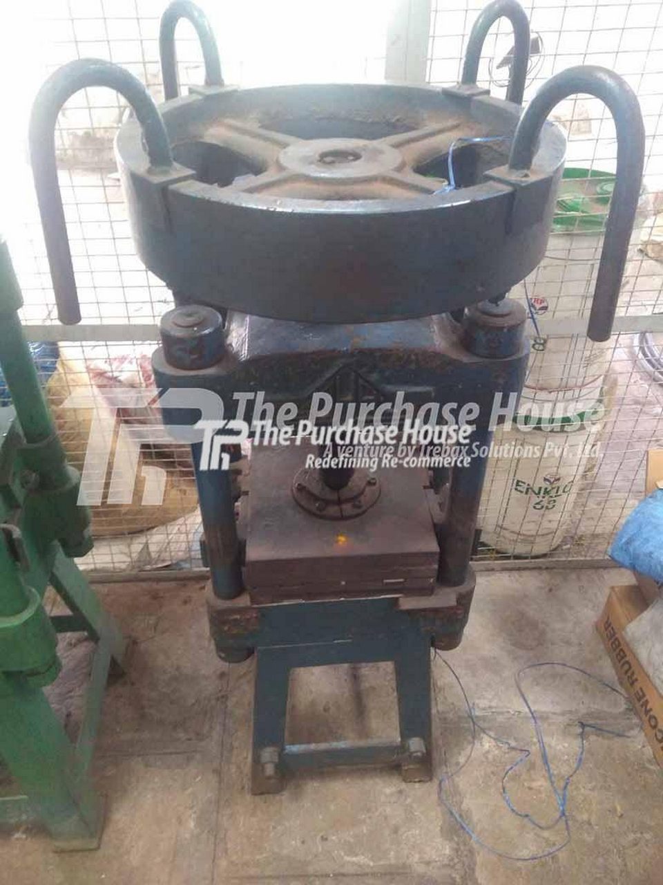 HAND PRESS RUBBER MOULDING MACHINE