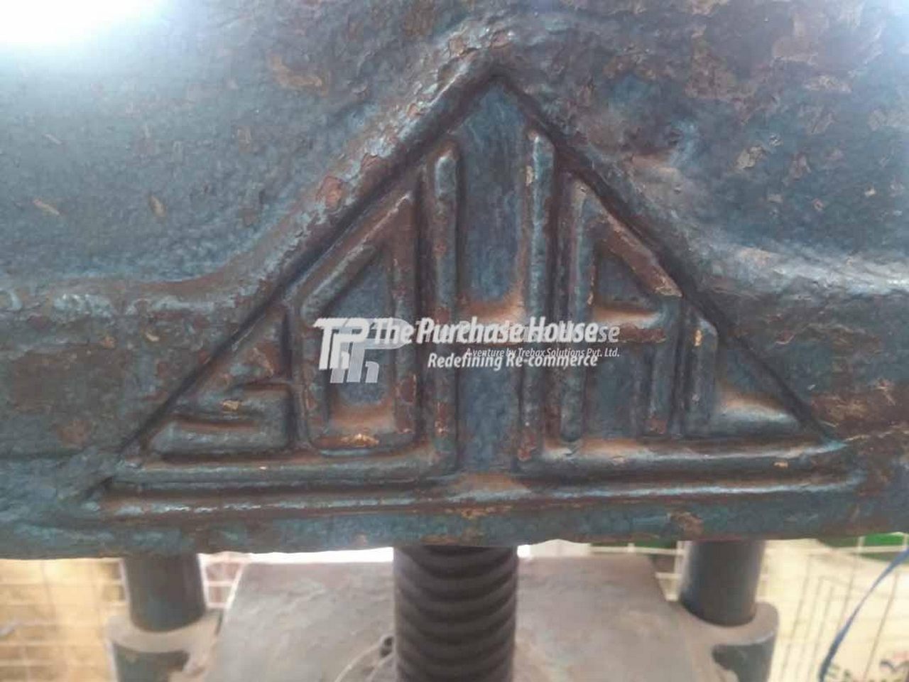 HAND PRESS RUBBER MOULDING MACHINE