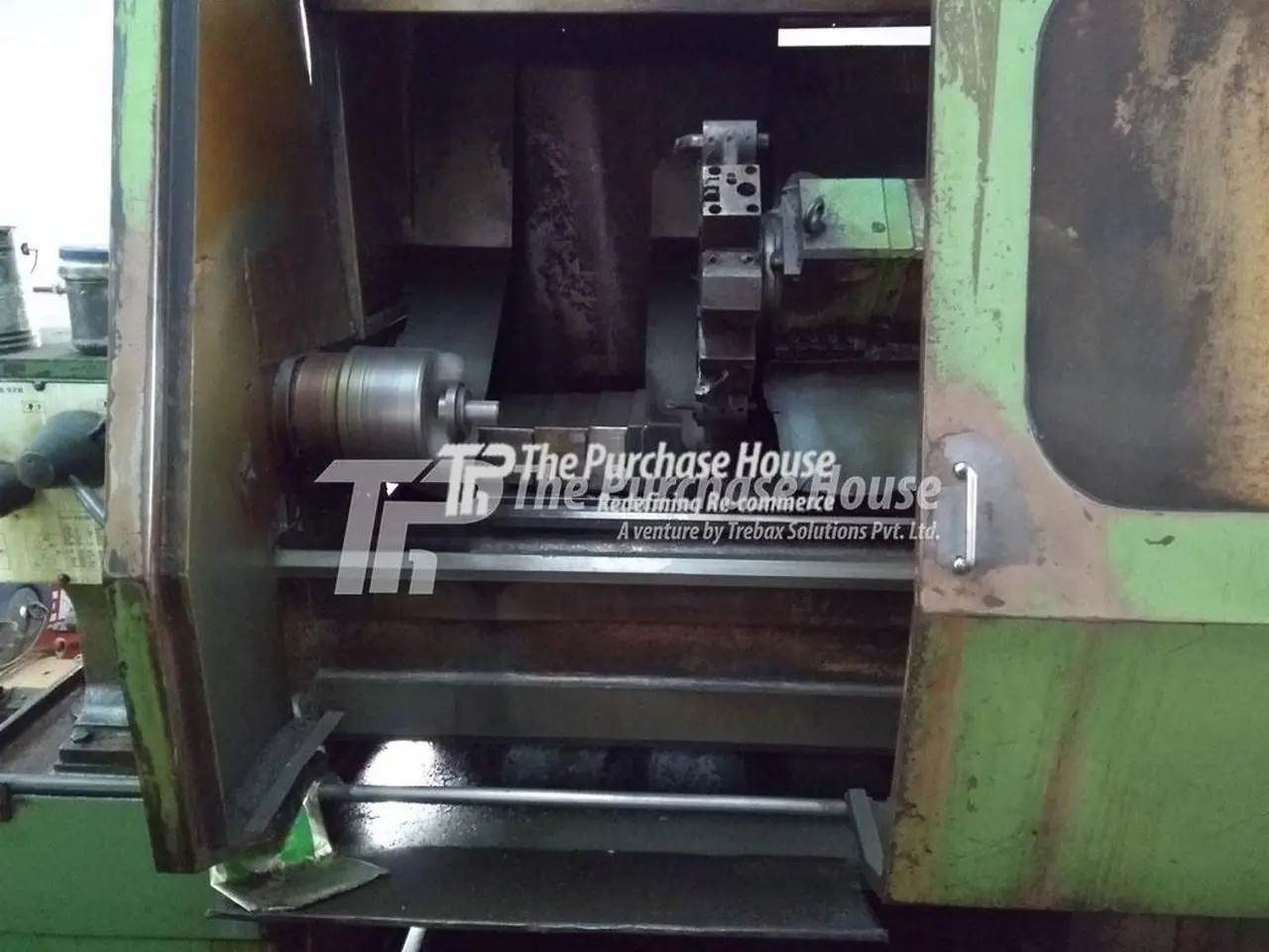 CNC TURNING MACHINE