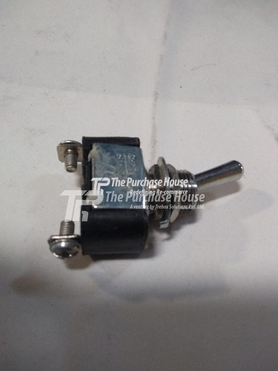 TOGGLE SWITCH