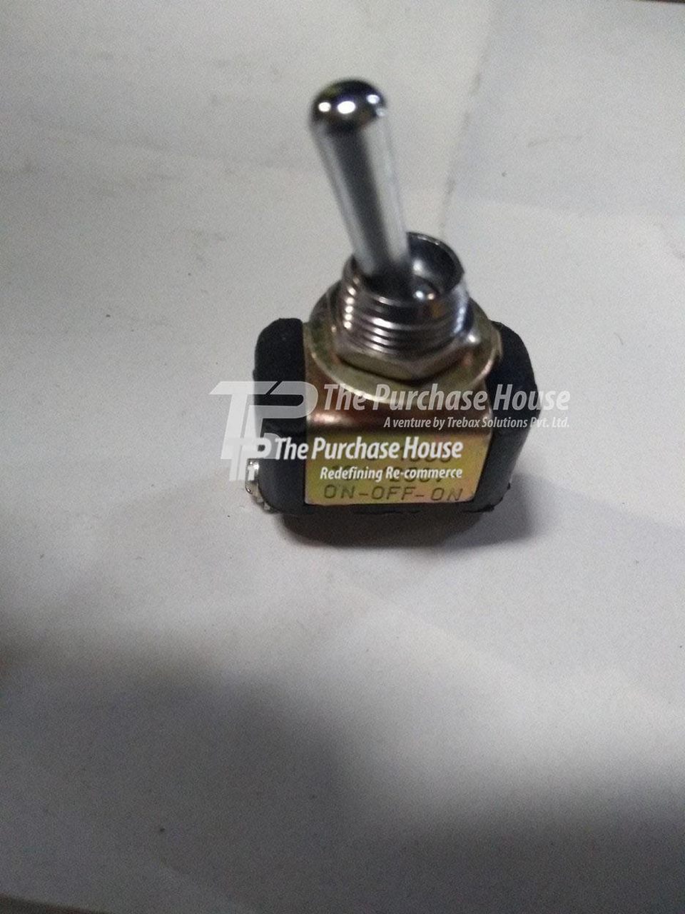 TOGGLE SWITCH