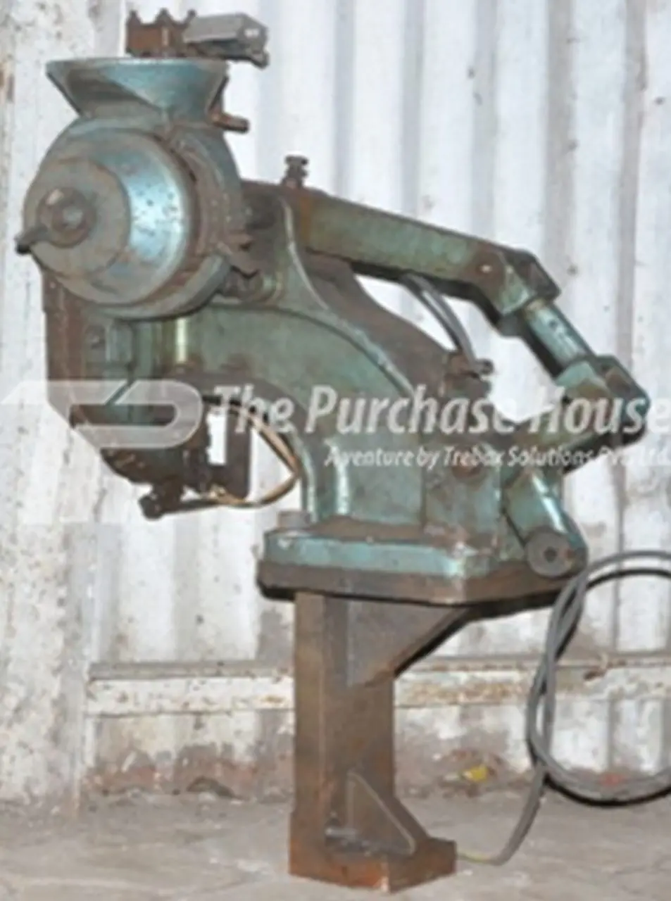 RIVETING MACHINE