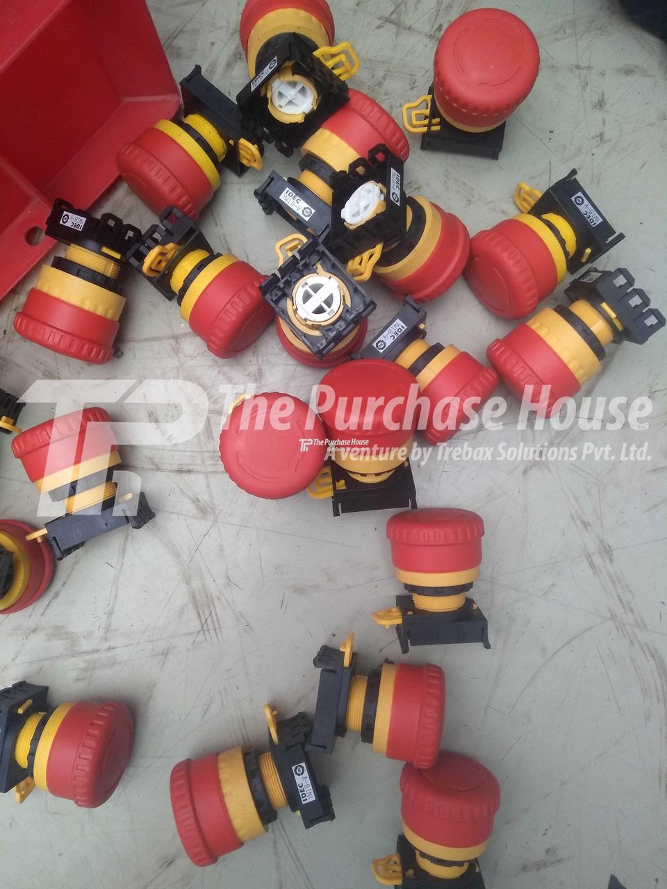 PUSH BUTTON SWITCH
