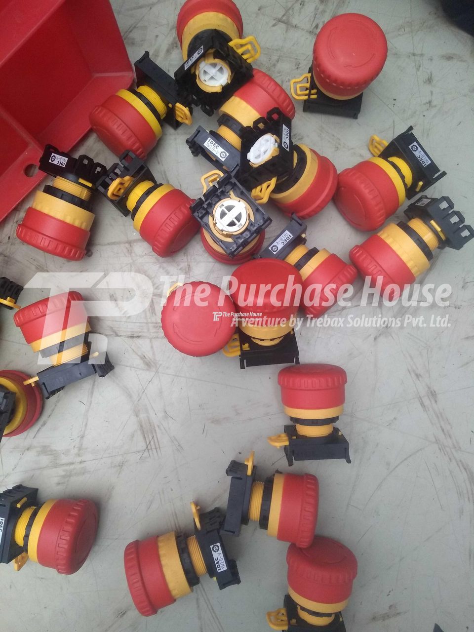 PUSH BUTTON SWITCH