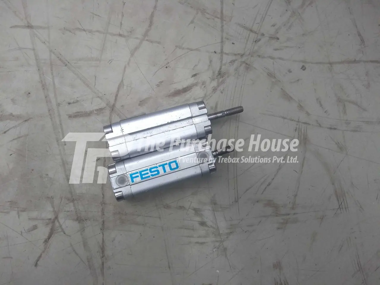 PNEUMATIC CYLINDER