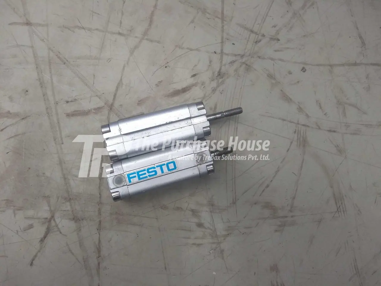 PNEUMATIC CYLINDER