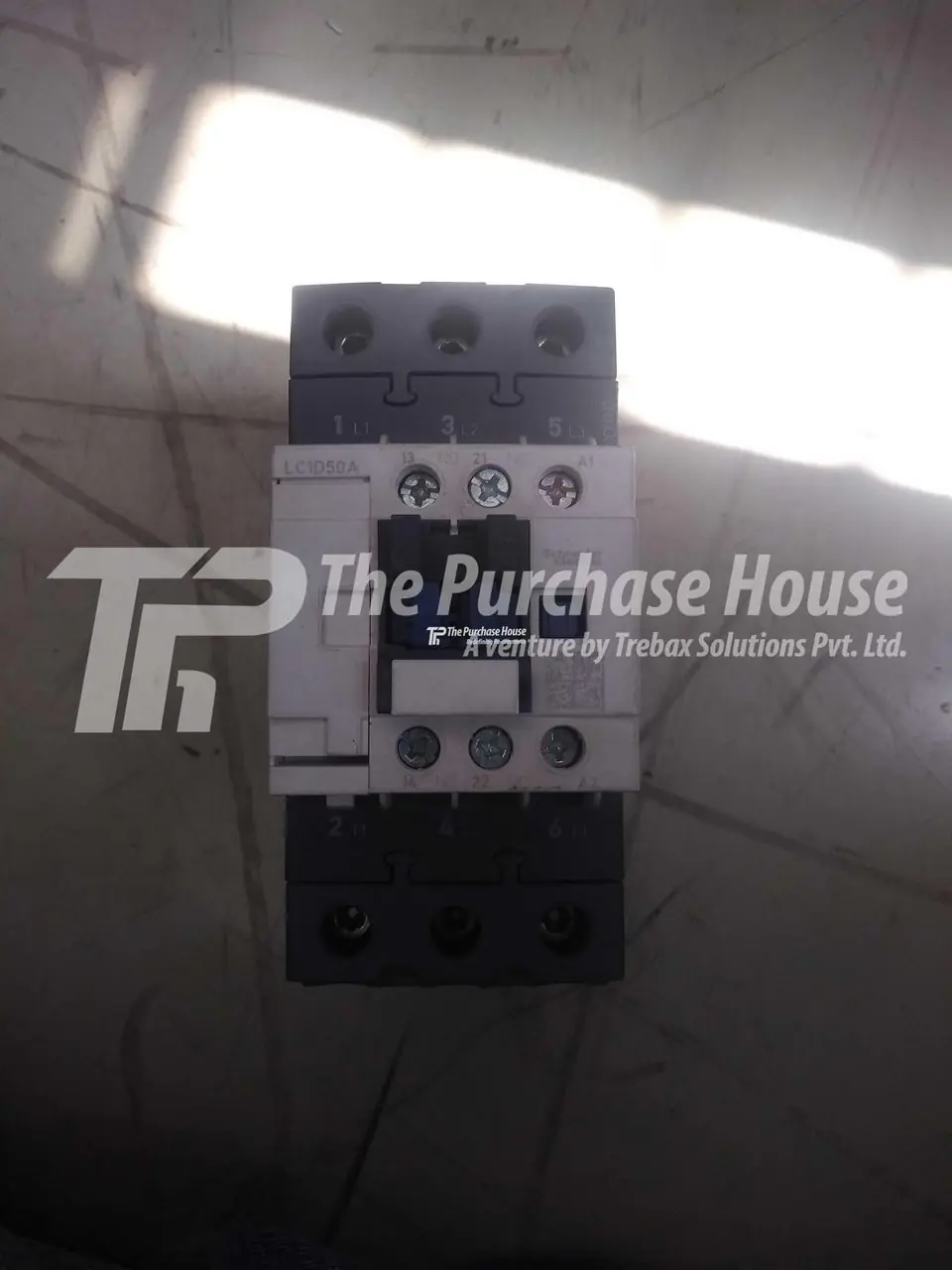 CONTACTOR