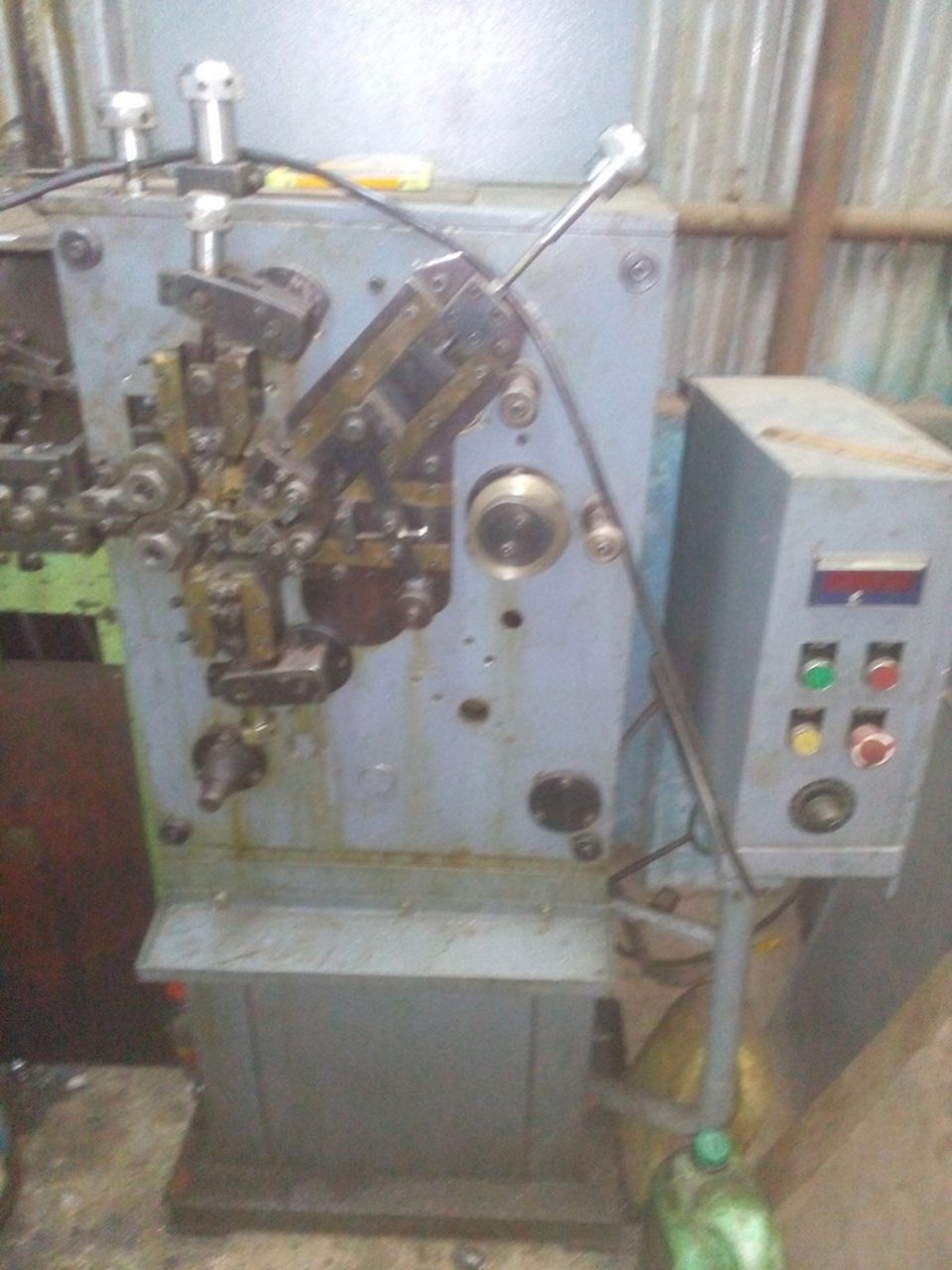 AUTOMATIC SPRING MANUFACTURING MACHINE