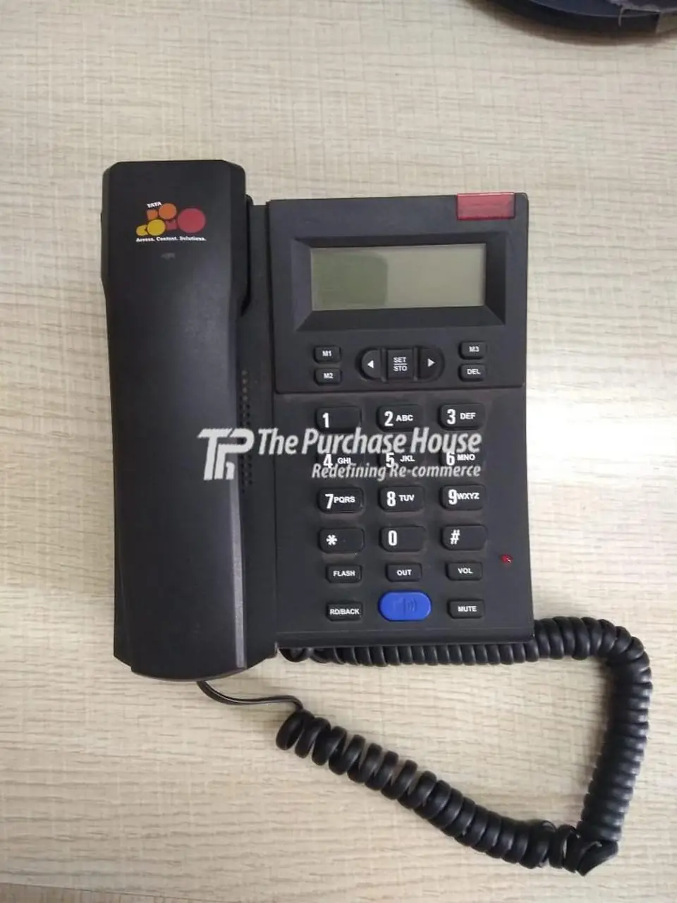 CORDED TELEPHONE WITH COLLER DISPLAY