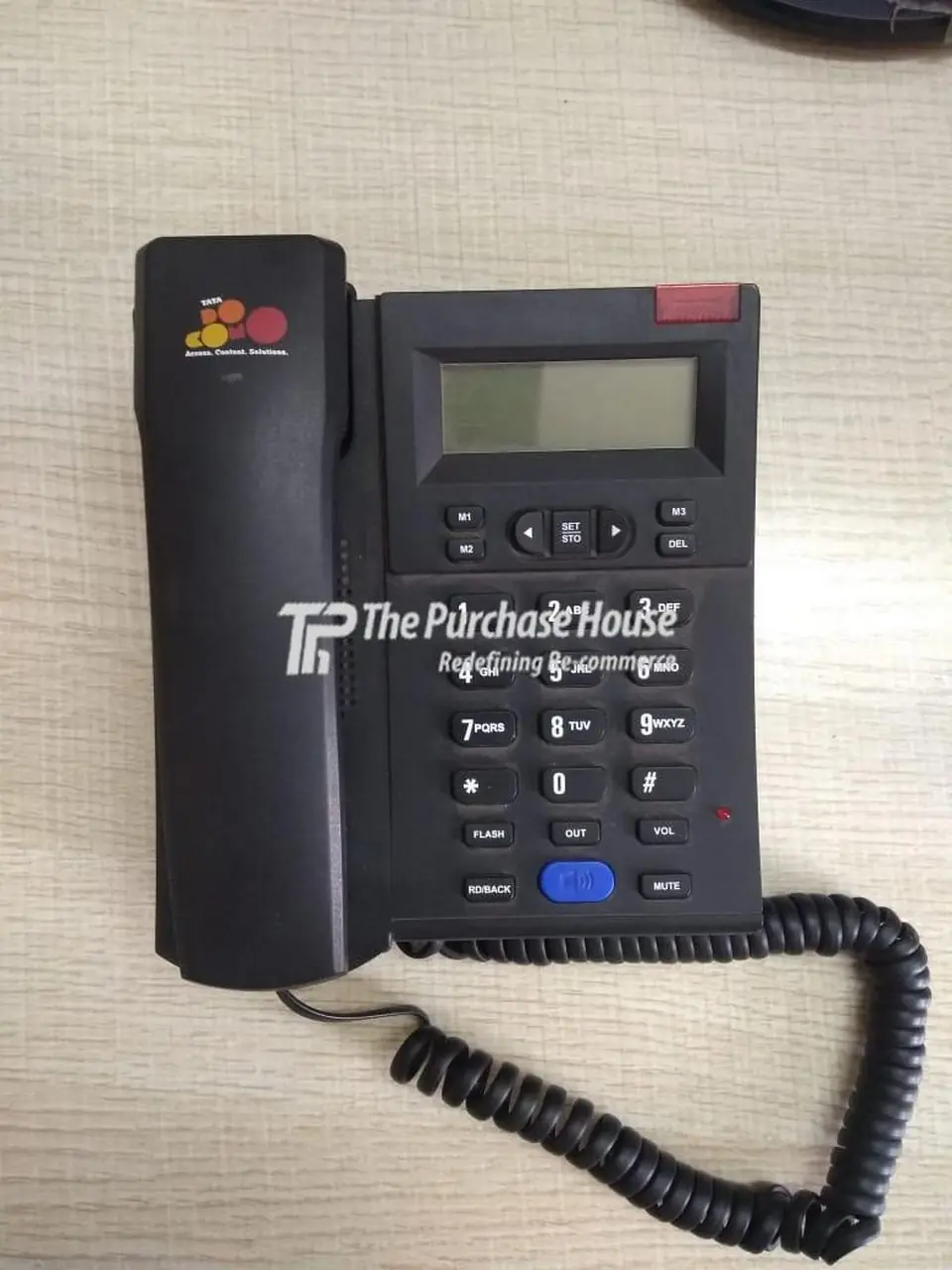 CORDED TELEPHONE WITH COLLER DISPLAY