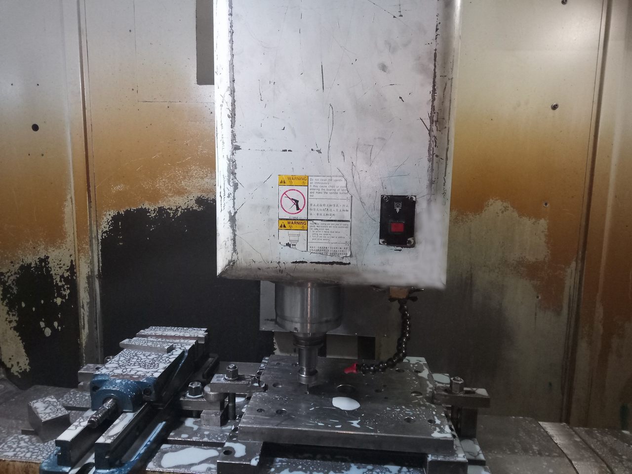 VERTICAL MACHINING CENTER (VMC)