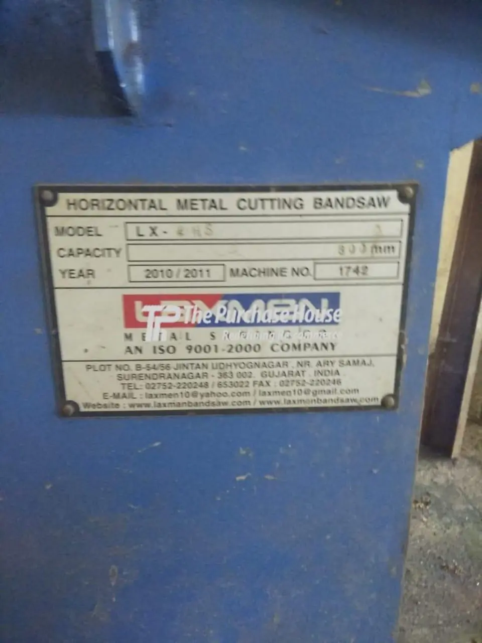 Industrial bandsaw machine for steel cutting